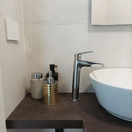 Bed & Breakfast The Essential - Reggia Di *