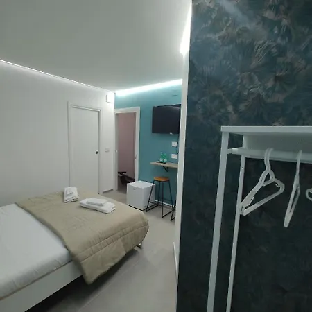 The Essential - Reggia Di Bed and breakfast Caserta