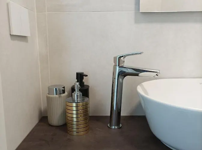 Bed & Breakfast The Essential - Reggia Di 4*